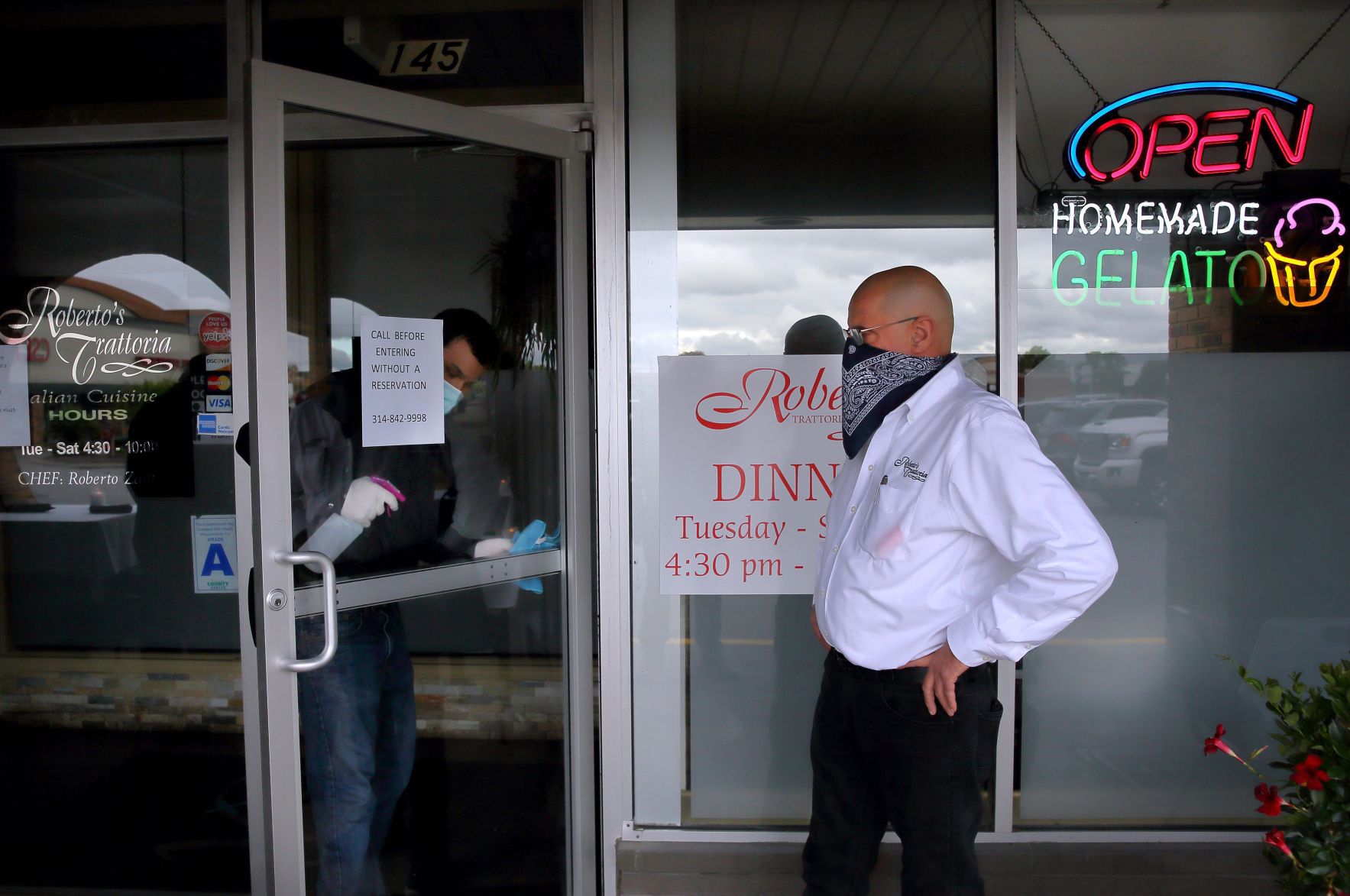 Roberto's Trattoria opens after coronavirus pandemic shutdown